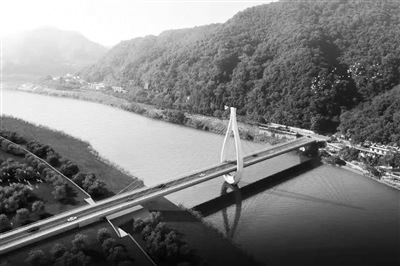 经历了新安江大坝九孔泄洪的紫金大桥即将“重生”